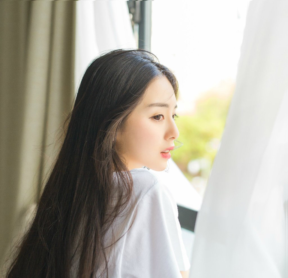 老天不给你困难，你又如何看透人心；老天不给你失败，你又如何发现身边的人是真是假；老天不给你孤独，你又如何反思自省；老天不给你生命中配上君子和小人，你又如何懂得提高情商！老天对我们每个人都是公平的，有人让你哭了，一定会有人让你笑。